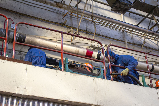 Davy markham asbestos operatives cleaning vacuum